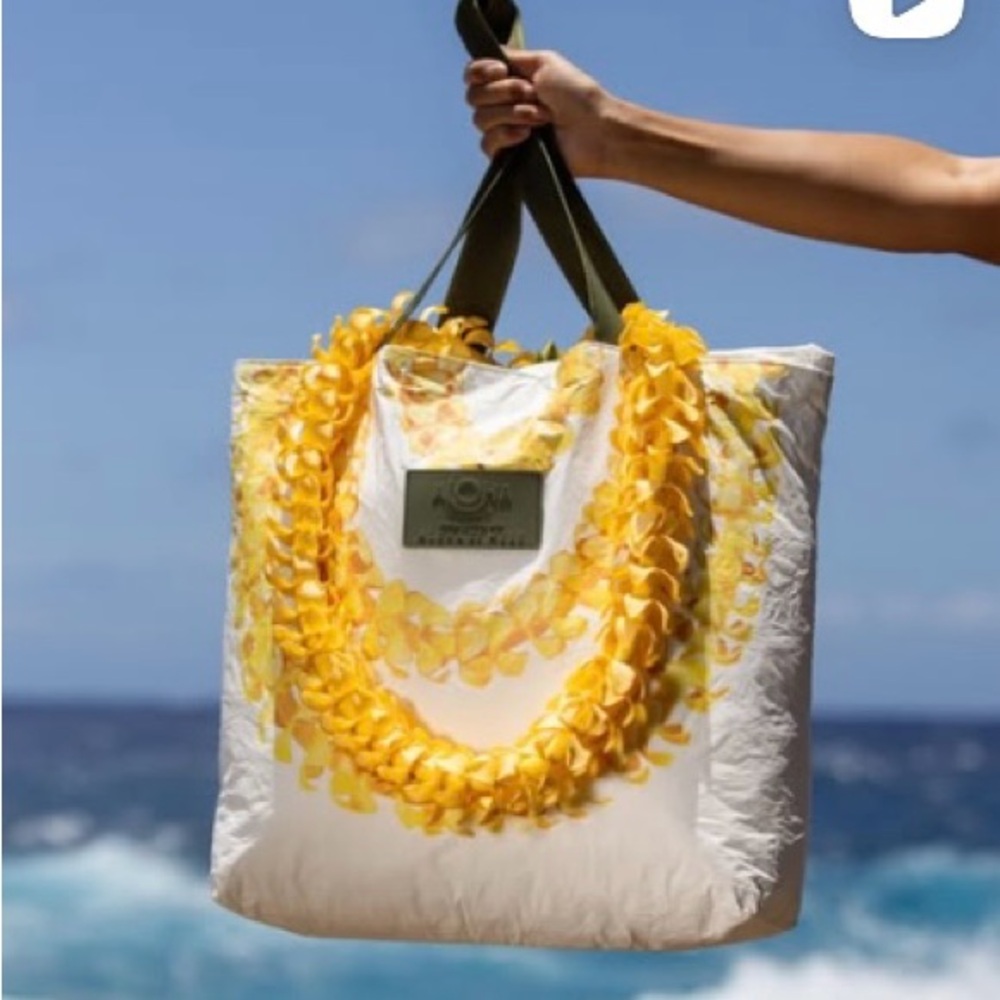 Aloha Collection 🌼 Aloha De Mele Tote Bag